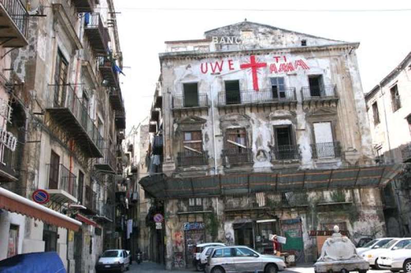 Duro colpo al traffico e allo spaccio di droga nel quartiere Kalsa: in manette diversi malviventi