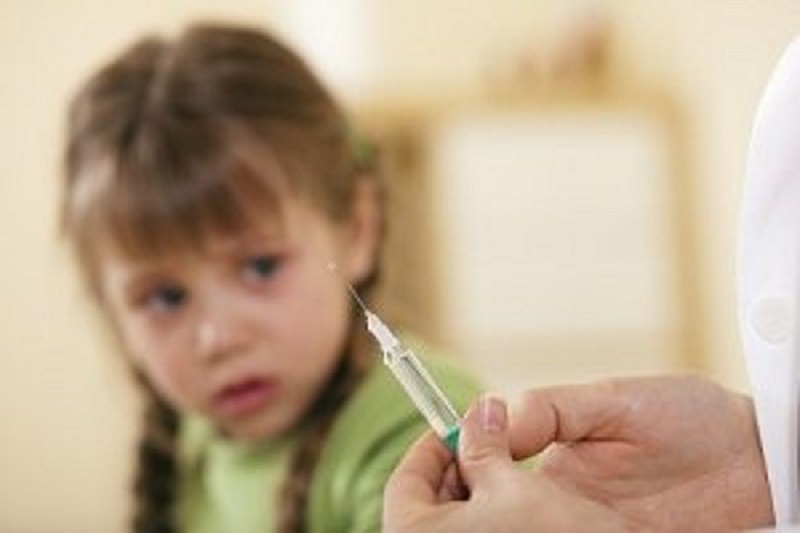 Vaccini obbligatori nelle scuole, approvato il decreto: sanzioni fino a 7.500 euro