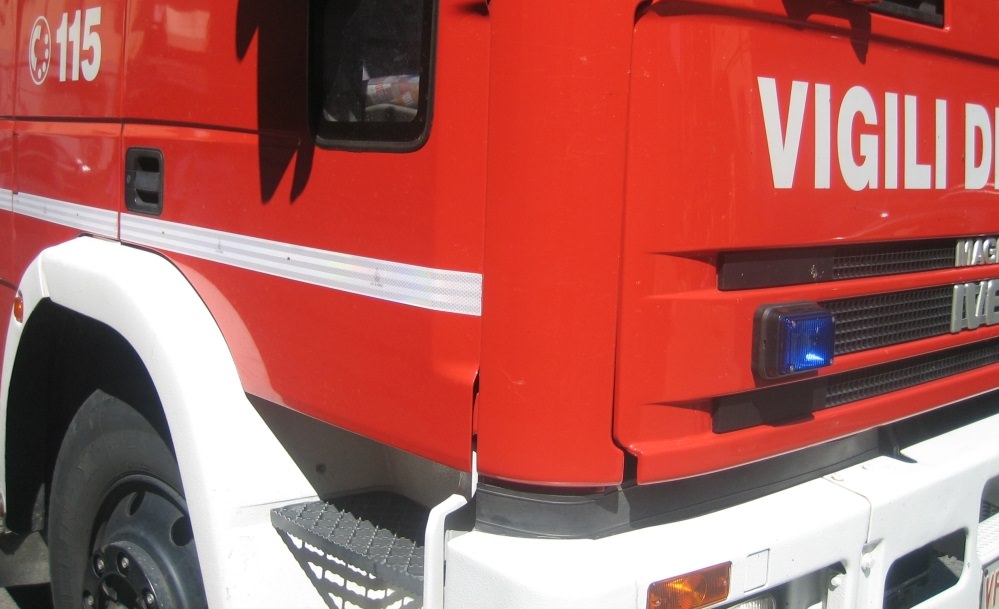 Due esplosioni in via Marmorata: scatta la psicosi da pacco bomba