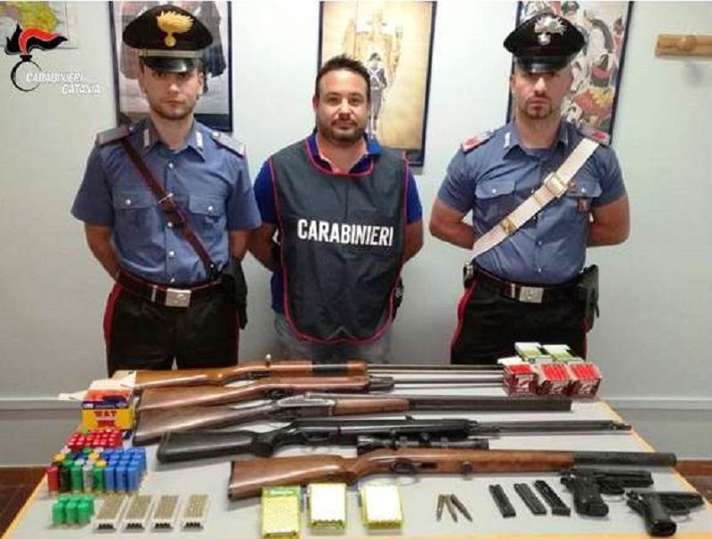 Trovato un arsenale a Biancavilla: arrestati padre e figlio