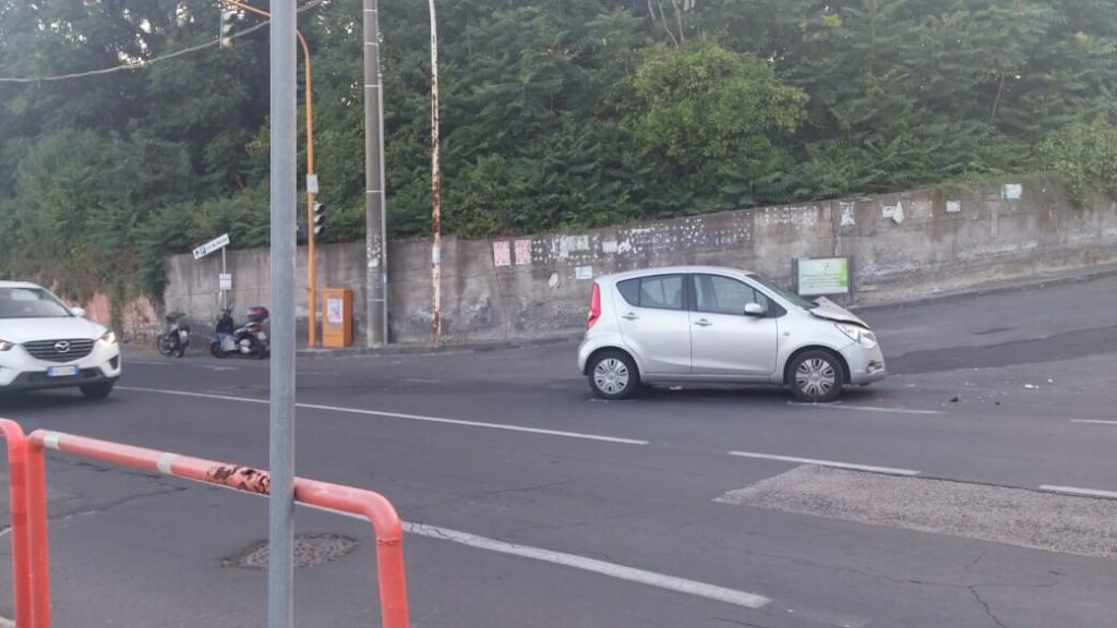 Grave incidente in via Barriera del Bosco: due extracomunitari coinvolti