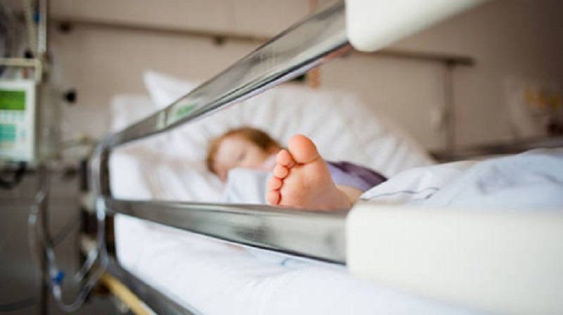 Bimba incastra il piedino nell’attrezzo per lo spinning della mamma: 3 dita tranciate