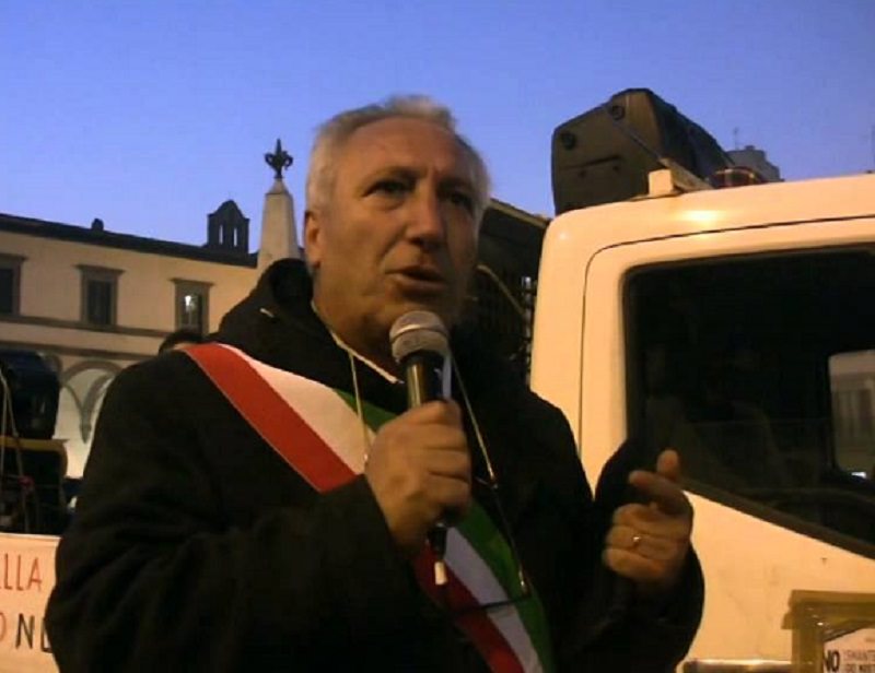 Scambi di voti elettorali tra Niscemi e Gela: nove arresti. Nel mirino l’ex sindaco Francesco La Rosa Scambi di voti elettorali tra Niscemi e Gela: nove arresti. Nel mirino l’ex sindaco Francesco La Rosa