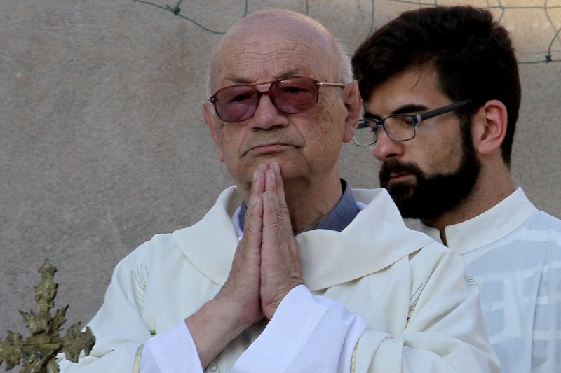 Catania dice addio a Padre Salemi, Musumeci lo ricorda così: “Formatore e prezioso esempio di vita”