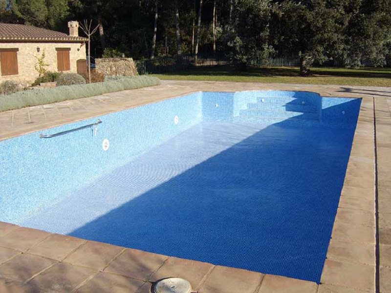 Giallo nella villa dell’ex senatore Pietro Pizzo, trovato cadavere in fondo alla piscina vuota