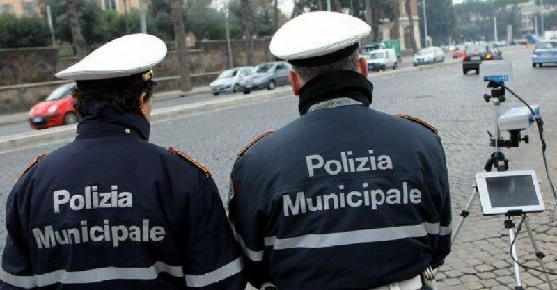 San Vito Lo Capo: sequestrati oltre 18mila articoli di oggettistica San Vito Lo Capo: sequestrati oltre 18mila articoli di oggettistica
