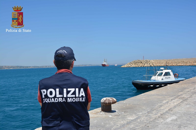 Migranti approdati sulle coste siciliane: fermati i tre presunti scafisti dello sbarco di Pozzallo