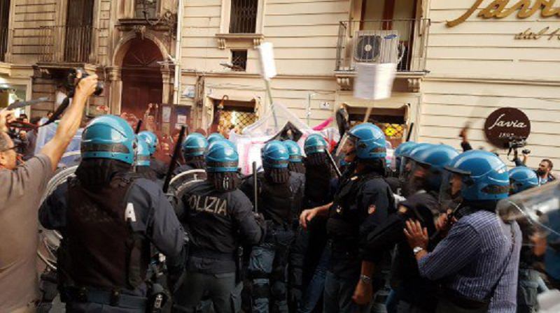 Renzi, incidenti dell’11 settembre: “Nessun premeditato scontro, né facinorosi in piazza” Renzi, incidenti dell’11 settembre: “Nessun premeditato scontro, né facinorosi in piazza”