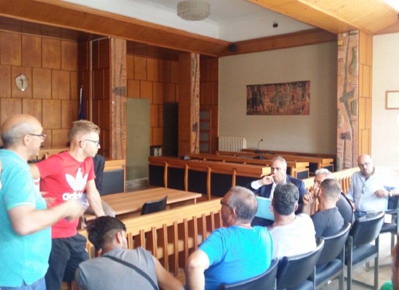 Giarre, ambulanti protestano contro sequestri e distruzione merce
