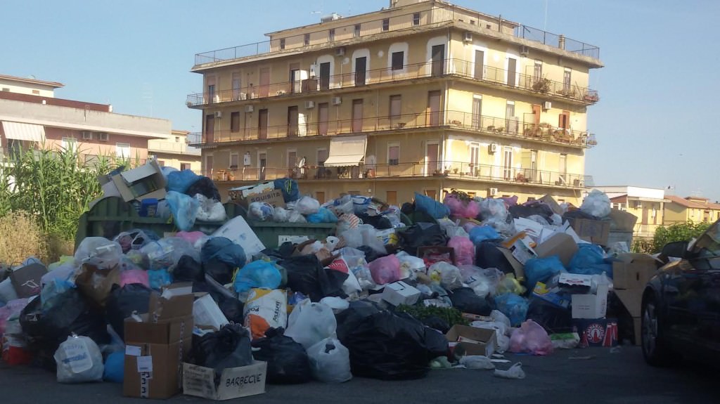 A Lentini ora è davvero emergenza rifiuti