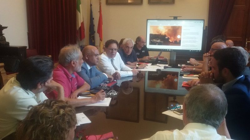 Emergenza incendi a Messina, Crocetta: “Maggiori mezzi a chi interviene”