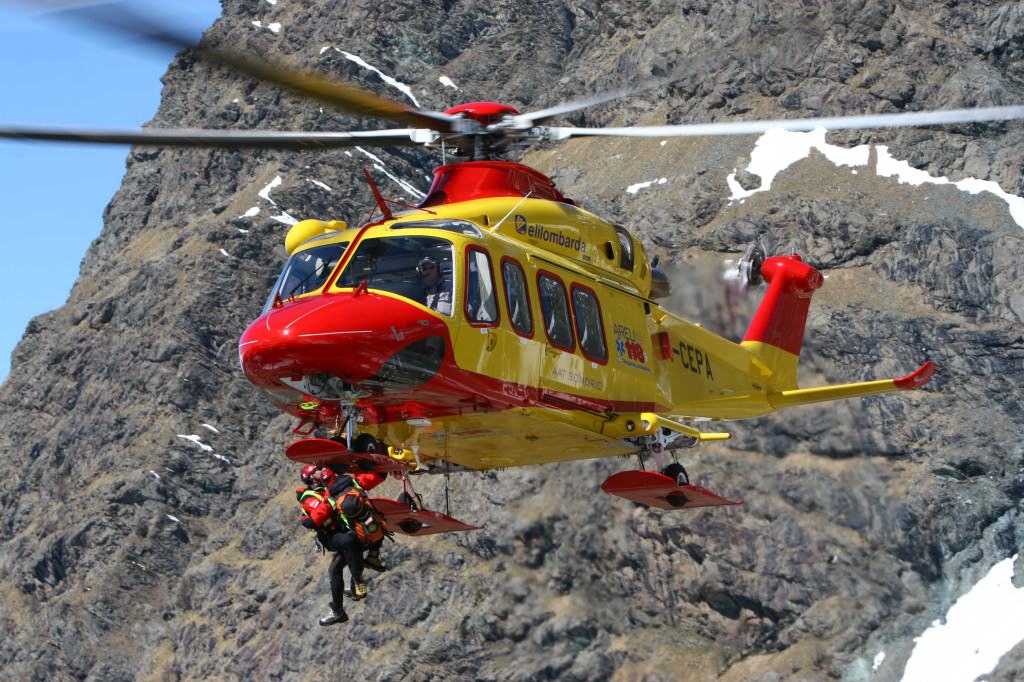 Incidente a San Giorgio, cinque giovani contro un albero: feriti gravi, uno in elisoccorso