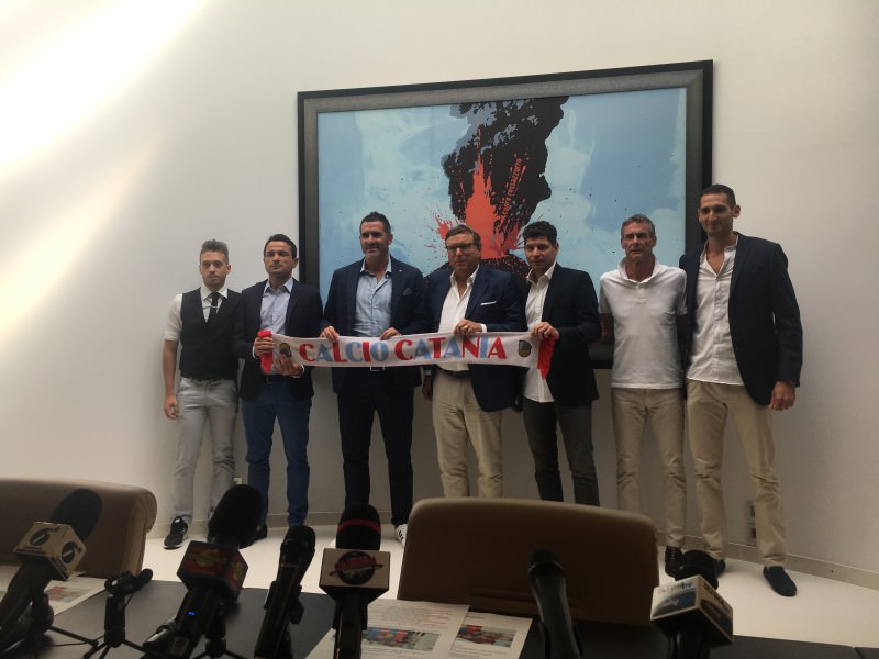 Catania, Lucarelli si presenta: “Il 3-5-2 sarà utile. Chi si esalta troppo, non gioca”. Campagna abbonamenti dal 13 luglio