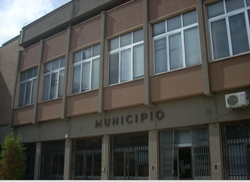 Confusione ad Adrano, Comune gravemente indebitato Confusione ad Adrano, Comune gravemente indebitato