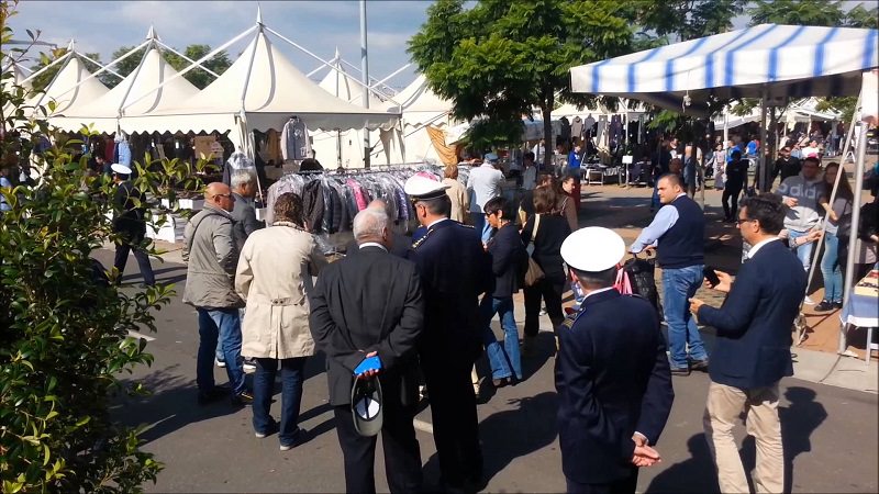 Confesercenti, abusivi di nuovo in Piazza Carlo Alberto Confesercenti, abusivi di nuovo in Piazza Carlo Alberto