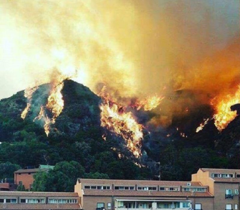 Emergenza incendi rientrata a Messina: Crocetta arriva in città. Appello di Fiorello