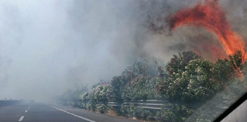 Siracusa divorata dalle fiamme. Da oggi attivo pattugliamento contro i piromani