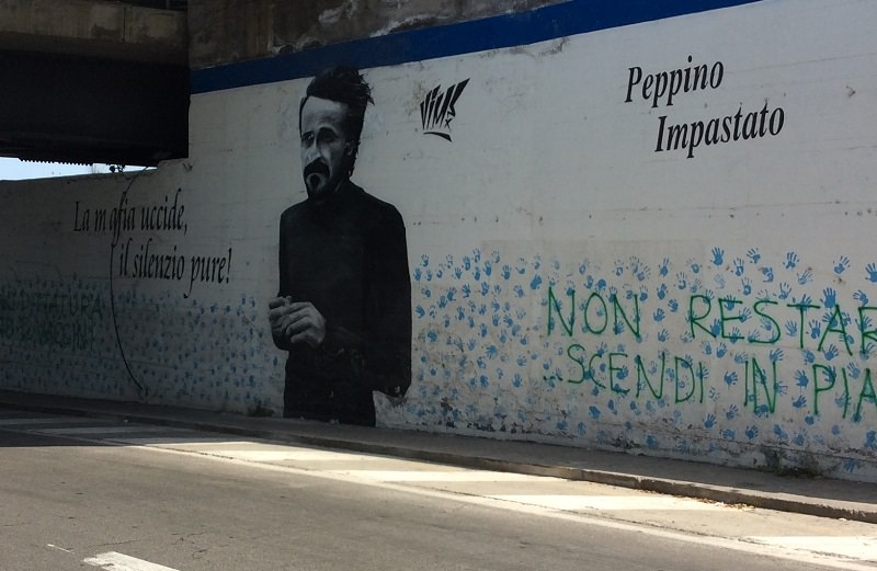 Il murales di Impastato colpito da vandalismo, Patella: “Fondamentale riparare il danno”