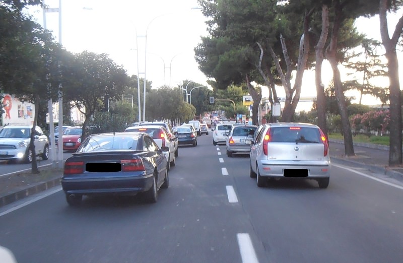 Incidente alla circonvallazione di Catania, scooter a terra e viabilità bloccata