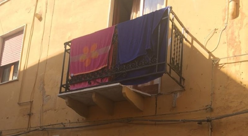 Soggiorno da incubo per un turista: crolla il balcone e precipita sull’asfalto Soggiorno da incubo per un turista: crolla il balcone e precipita sull’asfalto