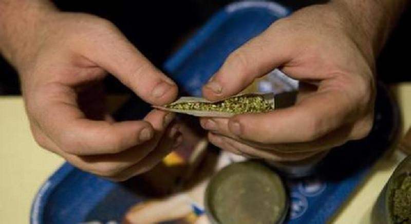 In tasca marijuana per uso personale, segnalato 27enne del Catanese: scatta anche la sanzione