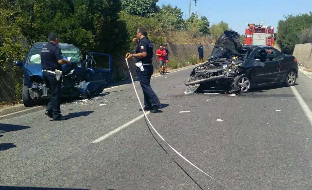 Scontro frontale tra due mezzi sulla Noto-Pachino: un ferito grave