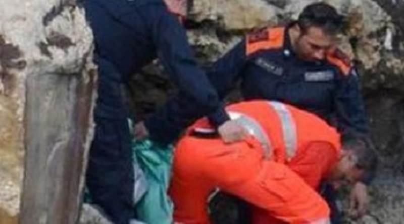 Scivola sugli scogli e sbatte la testa: muore ragazzina di 14 anni