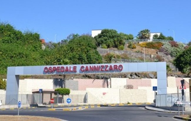 Grave incidente in viale dello Jonio, auto investe donna: vittima trasportata in elisoccorso al Cannizzaro