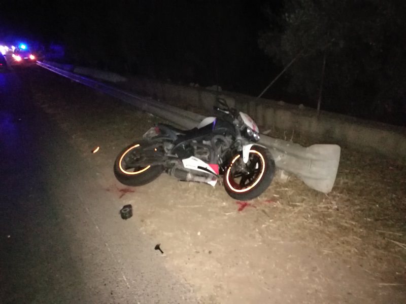 Violento scontro tra auto e moto: centauro in gravissime condizioni. FOTO