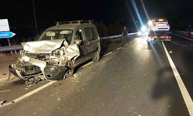 Forte impatto sulla Ss 115: ci sono feriti, forte trauma cranico per uno dei due