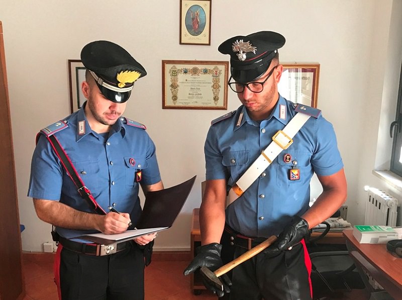 Martellate per il parcheggio: 59enne colpito senza pietà