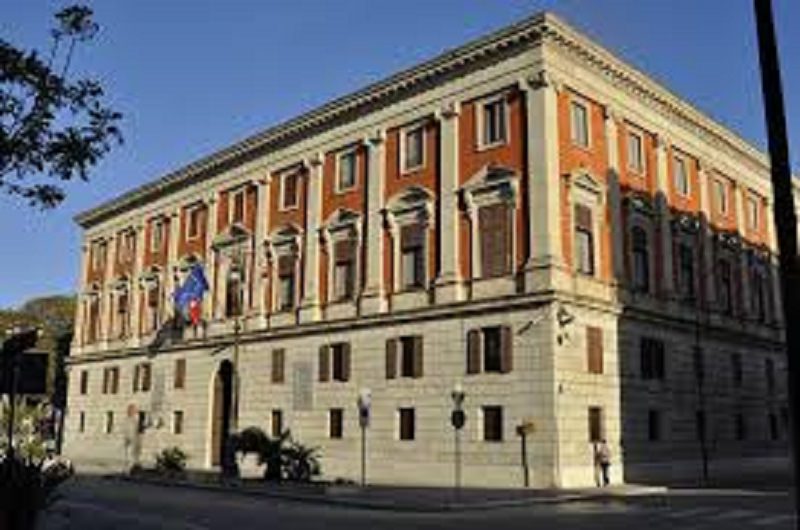 Allude a contatti con Messina Denaro: ex sindaco denuncia ex prefetto Allude a contatti con Messina Denaro: ex sindaco denuncia ex prefetto