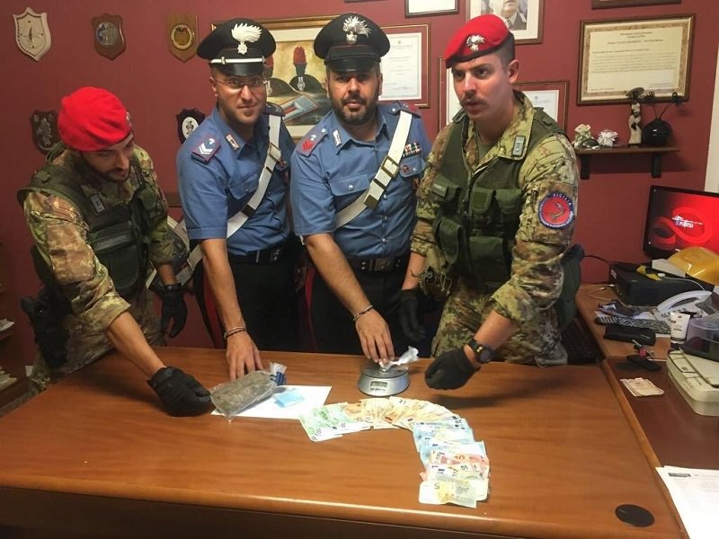 Blitz antidroga “congela” rione Mangialupi: 3 arresti