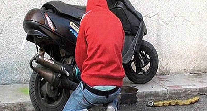 Catania, rubano scooter in via Archimede ma la polizia li insegue: mezzo restituito al proprietario