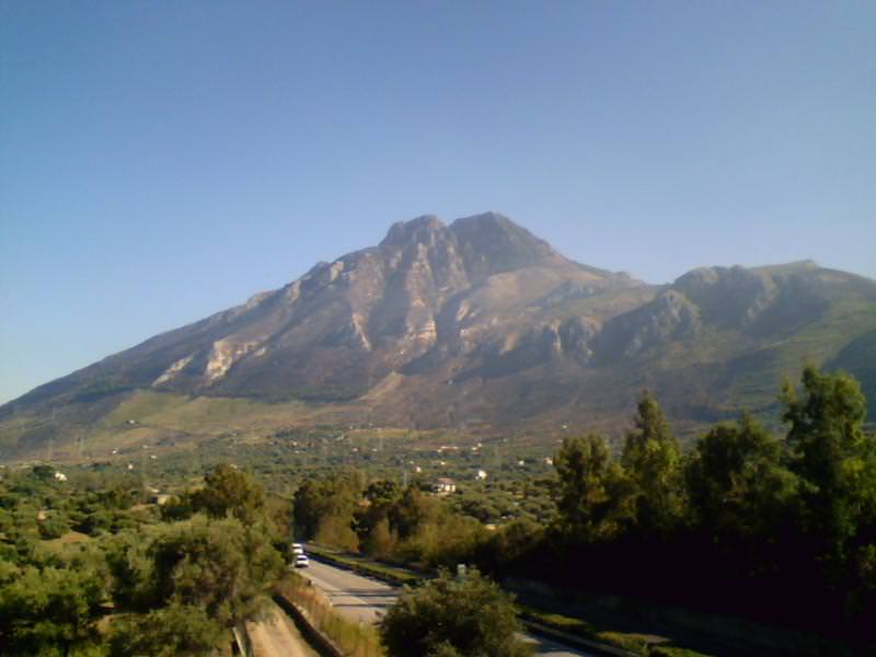 Incendio sul Monte San Calogero a Sciacca: ipotesi dolo
