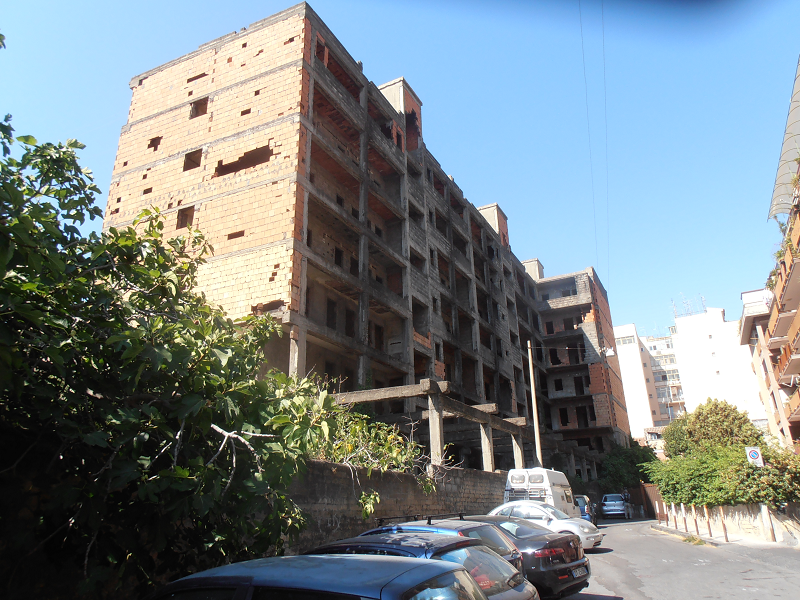 Edifici abbandonati, Tomarchio: “Amministrazione comunale si decida ad intervenire”