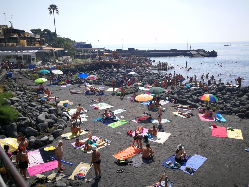Uomo muore mentre fa il bagno a San Giovanni Li Cuti