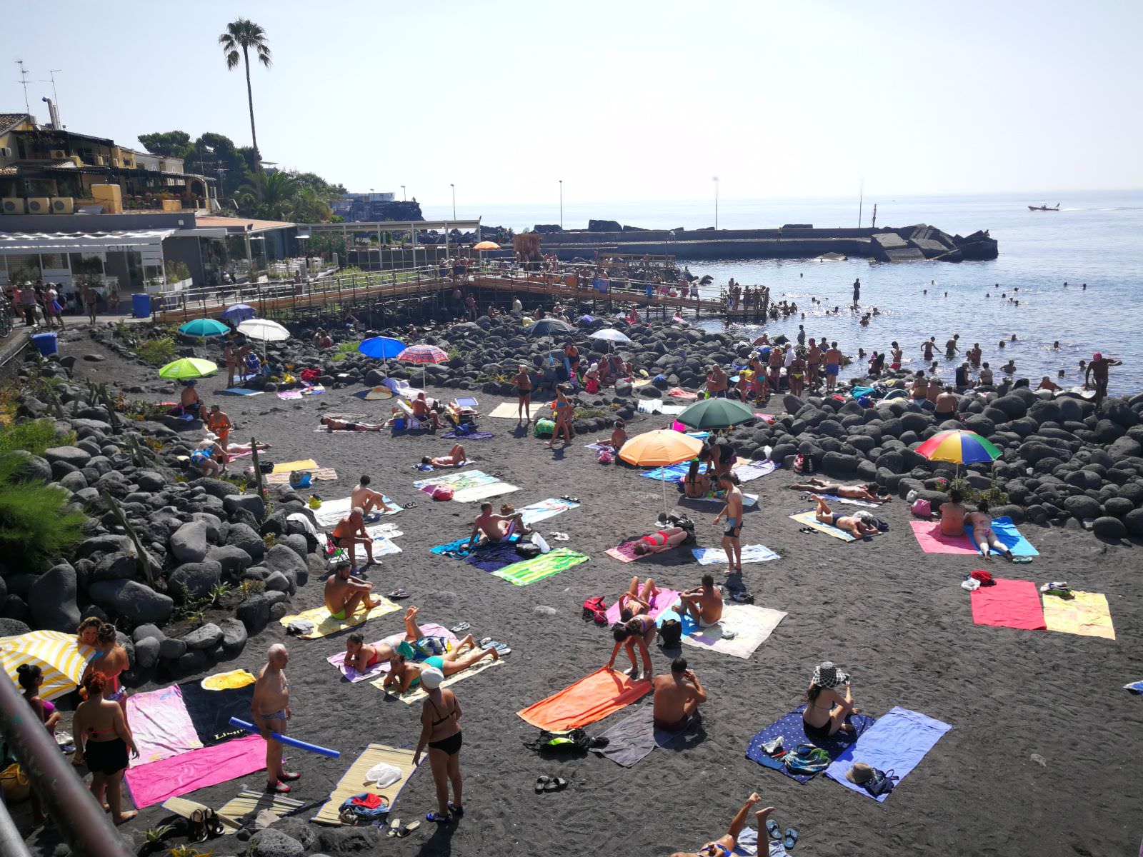 Occupazione, inquinamento e rifiuti: così le spiagge siciliane perdono prestigio
