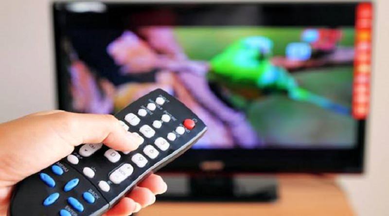 Canali Sky e Mediaset a 10 euro al mese: la maxi truffa dei decoder “taroccati”