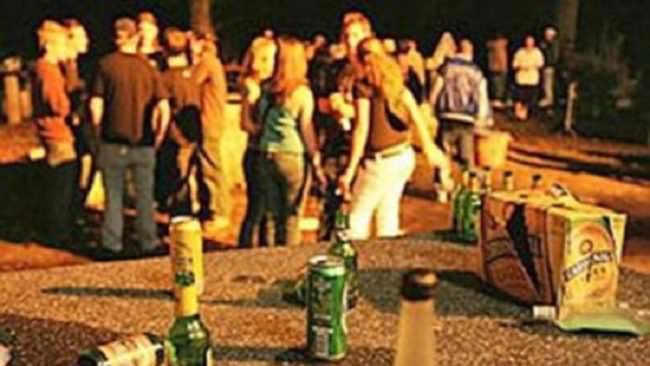Esagera con la Sambuca e perde i sensi: paura per un ragazzo di 16 anni