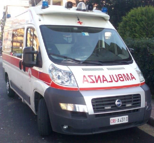Sant’Agata, giovane devota si sente mancare: si accascia di colpo tra le braccia dei soccorsi