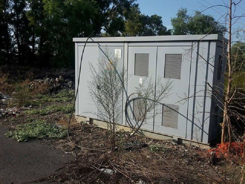 Zona Industriale, cade cavo elettrico provocando incendio: nessuno interviene per ripristinare il danno Zona Industriale, cade cavo elettrico provocando incendio: nessuno interviene per ripristinare il danno