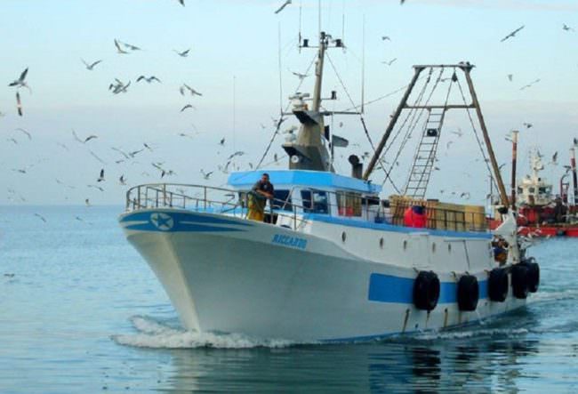 Giallo nel Trapanese, guardie libiche tentano il furto di 3 pescherecci