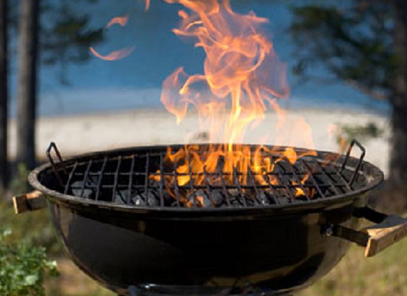 Ferragosto e grigliata con amici: ecco delle semplici norme per un barbecue in tutta sicurezza