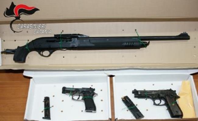 Librino, scoperto mini arsenale in un rudere abbandonato