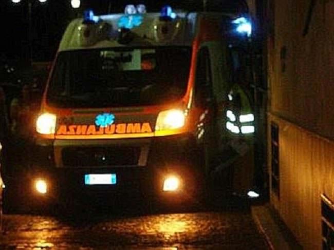 Il suono delle sirene nel buio e la tragedia: incidente mortale a Catania