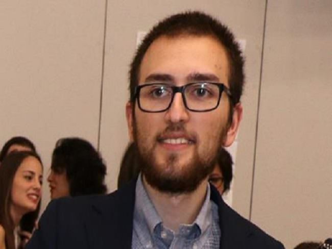 Scomparso 21enne nella notte, ritrovati in auto i suoi indumenti e un biglietto. L’appello dei familiari “Aiutateci a ritrovarlo”. LE FOTO