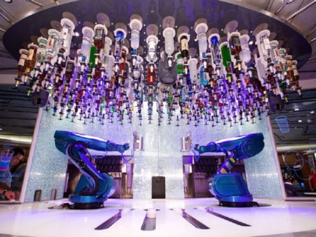 Robot barman italiani a Las Vegas