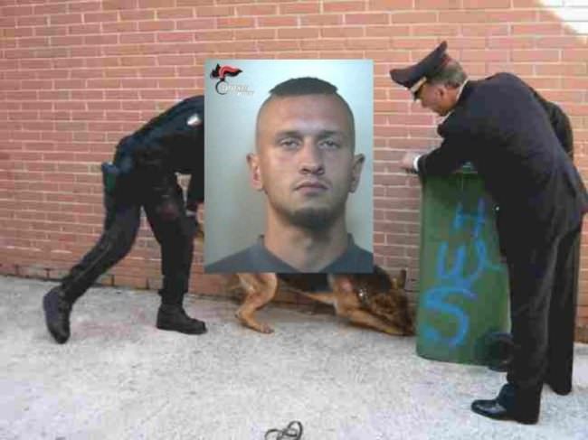 Deteneva in una stanza d’albergo cocaina, marijuana e un fucile: arrestato 27enne