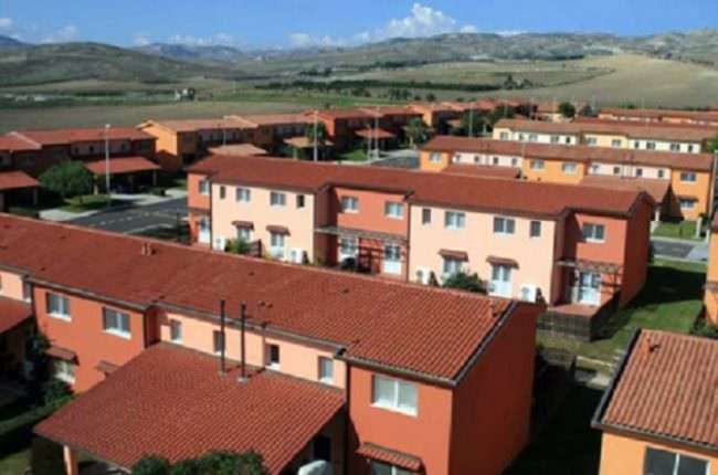 Cara di Mineo, trasferiti altri 49 ospiti: presenti ancora 814 migranti, chiusura entro fine anno